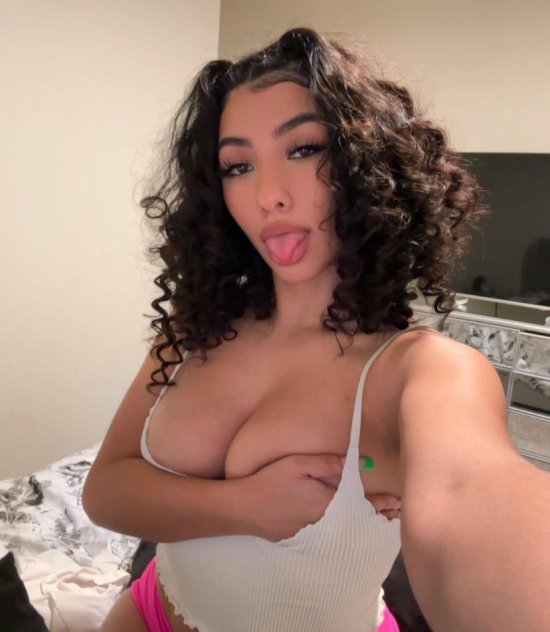 Independent companion Evelyn in Huntsville, Alabama - HoneyAffair