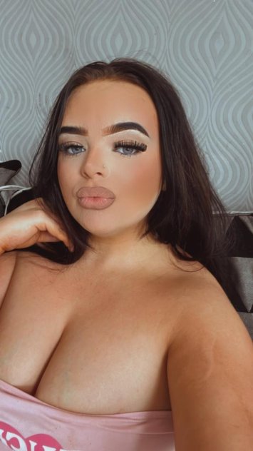 Independent companion Hollie in Cincinnati, Ohio - HoneyAffair