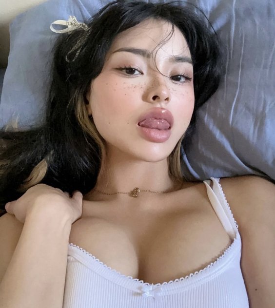 Busty🍇Petite🍓Asian🍒