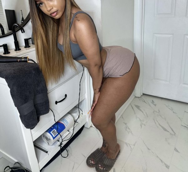 Independent companion Ima in Charlotte, North Carolina - HoneyAffair