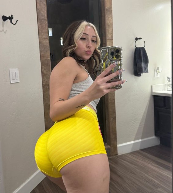 Independent companion Stacy in Charlotte, North Carolina - HoneyAffair