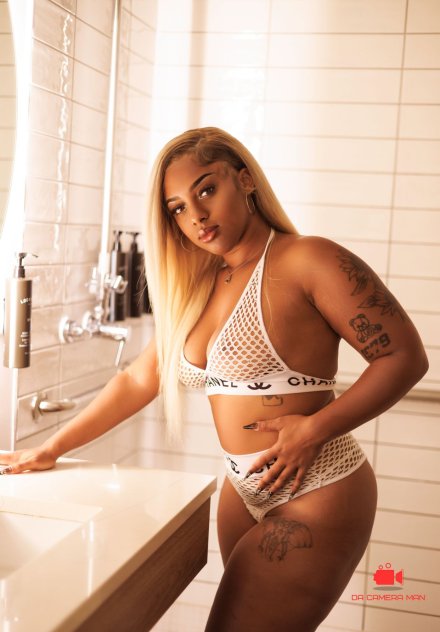 Independent companion Armani Winter in Cincinnati, Ohio - HoneyAffair