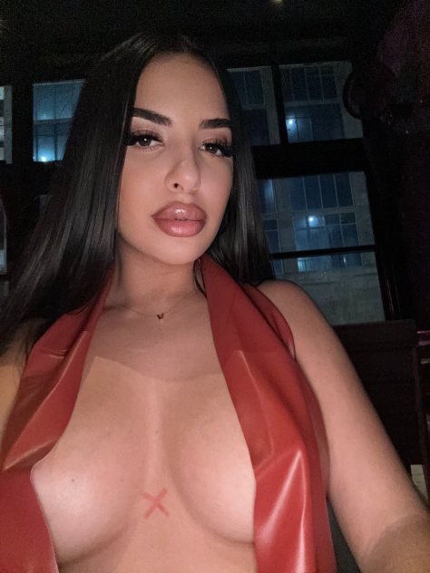 Independent companion Amber in Fort Lauderdale, Florida - HoneyAffair
