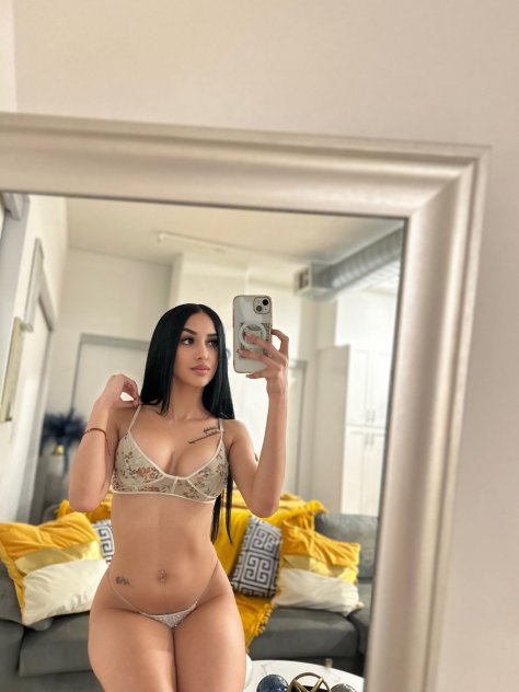 Independent companion Ivy in Nashville, Tennessee - HoneyAffair