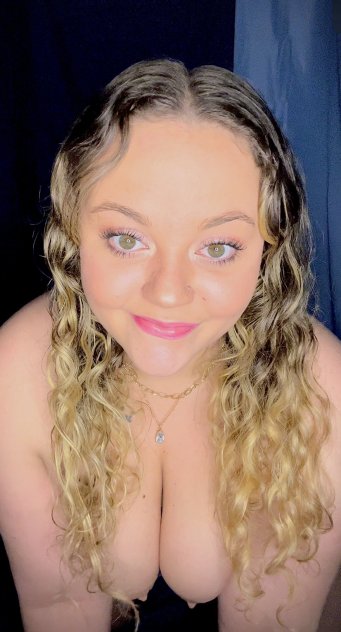 Independent companion Female Escorts Available NOW in Milwaukee, Wisconsin - HoneyAffair