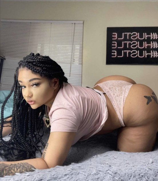 CAROLINE IS HORNY CASH ONLY
