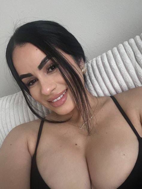 Pearl sexy girl available
