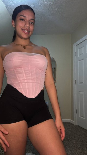 Independent companion Emely in Boise, Idaho - HoneyAffair