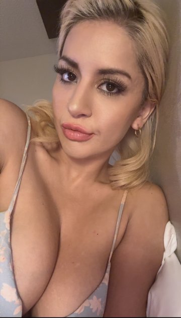 Independent companion Lili Lash in Fayetteville, Arkansas - HoneyAffair
