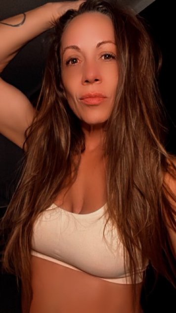 Independent companion Clara in North Jersey, New Jersey - HoneyAffair