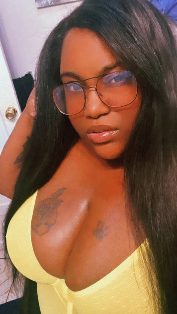 Independent companion Cherry in Fort Myers, Florida - HoneyAffair