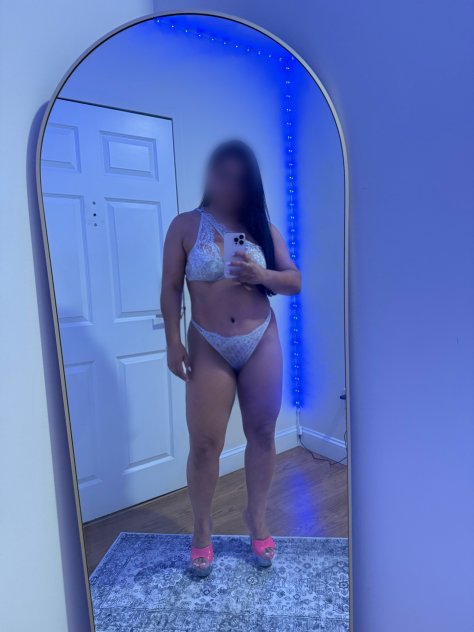 Masseuse Zaya Luxx waltham