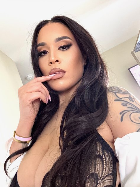 Independent companion ARIEL in New Haven, Connecticut - HoneyAffair