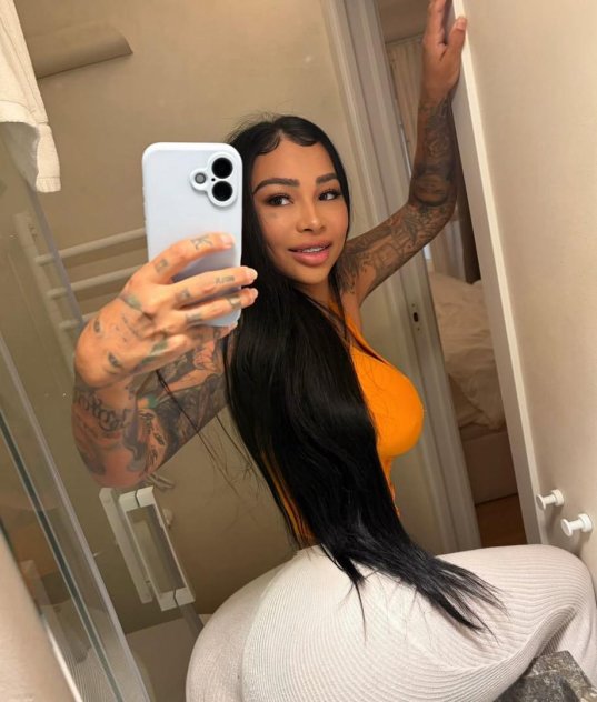 Independent companion 𝐂𝐡𝐚𝐫𝐥𝐨𝐭𝐭𝐞 in Seattle, Washington - HoneyAffair