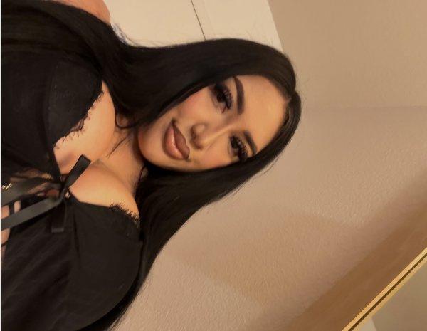 Independent companion Catalina in San Fernando Valley, California - HoneyAffair