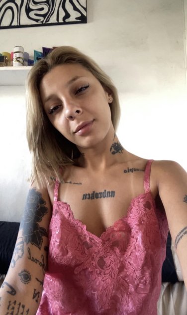 Independent companion Zoe with the magic in Norfolk, Virginia - HoneyAffair