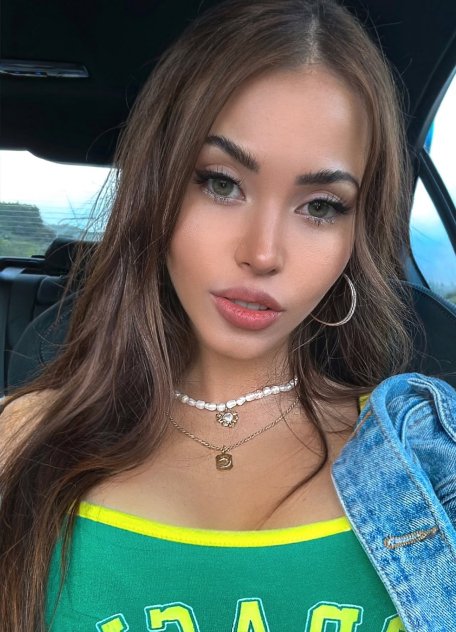 Claudia ✅