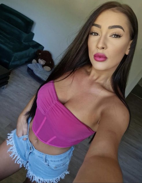 Independent companion Nora in San Diego, California - HoneyAffair