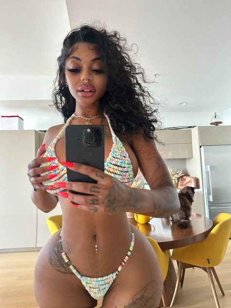 Independent companion Laceyy Throatss in Detroit, Michigan - HoneyAffair