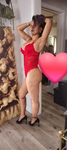 Independent companion Genesis in San Fernando Valley, California - HoneyAffair