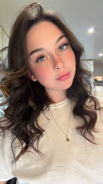 Independent companion Agnes in Queens, New York - HoneyAffair