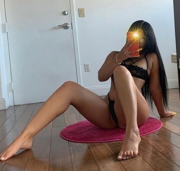 Independent companion Camila in Queens, New York - HoneyAffair