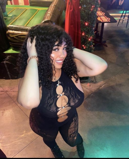 Independent companion Carly in Manhattan, New York - HoneyAffair